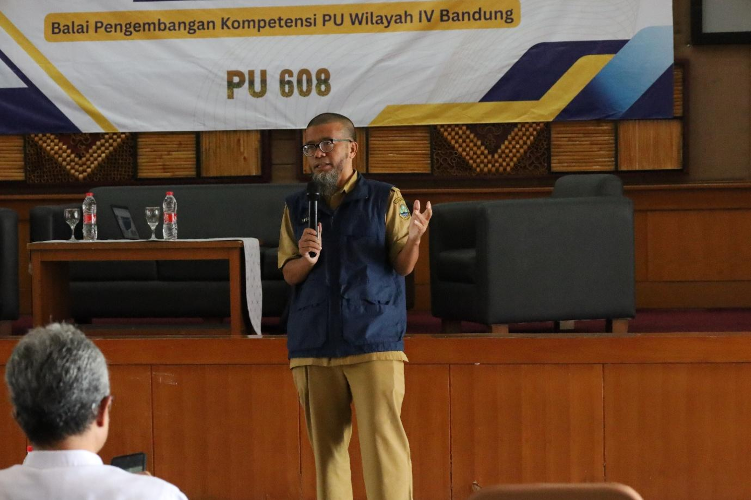 Narasumber dari Pemerintah Provinsi Jawa Barat berbagi pengalaman dalam mengimplementasikan Jabar Corporate University