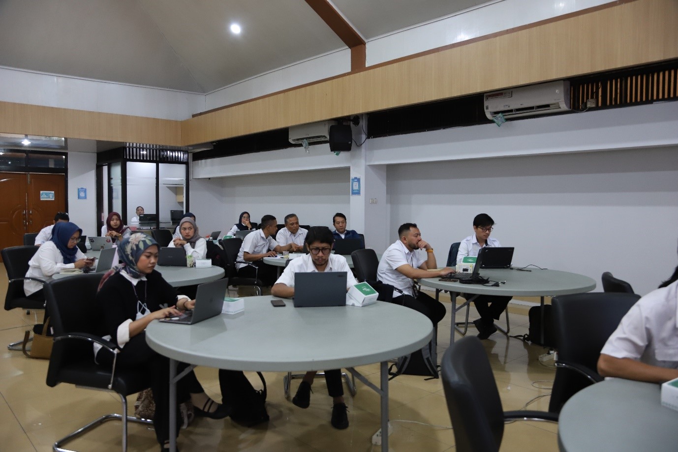 Suasana peserta saat mengikuti kegiatan bimbingan teknis microsoft 365