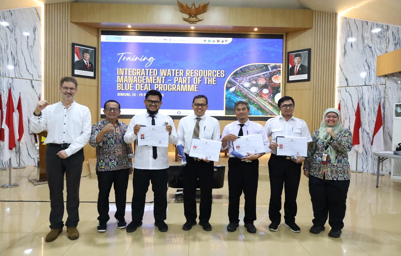 Peserta dengan Predikat Terbaik pada Pelatihan Integrated Water Resources Management