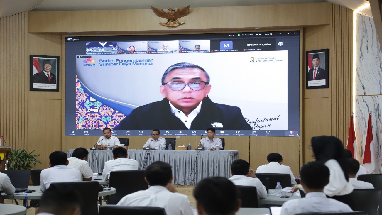 Kepala BPSDM Kementerian PU memberikan arahan dan membuka kegiatan