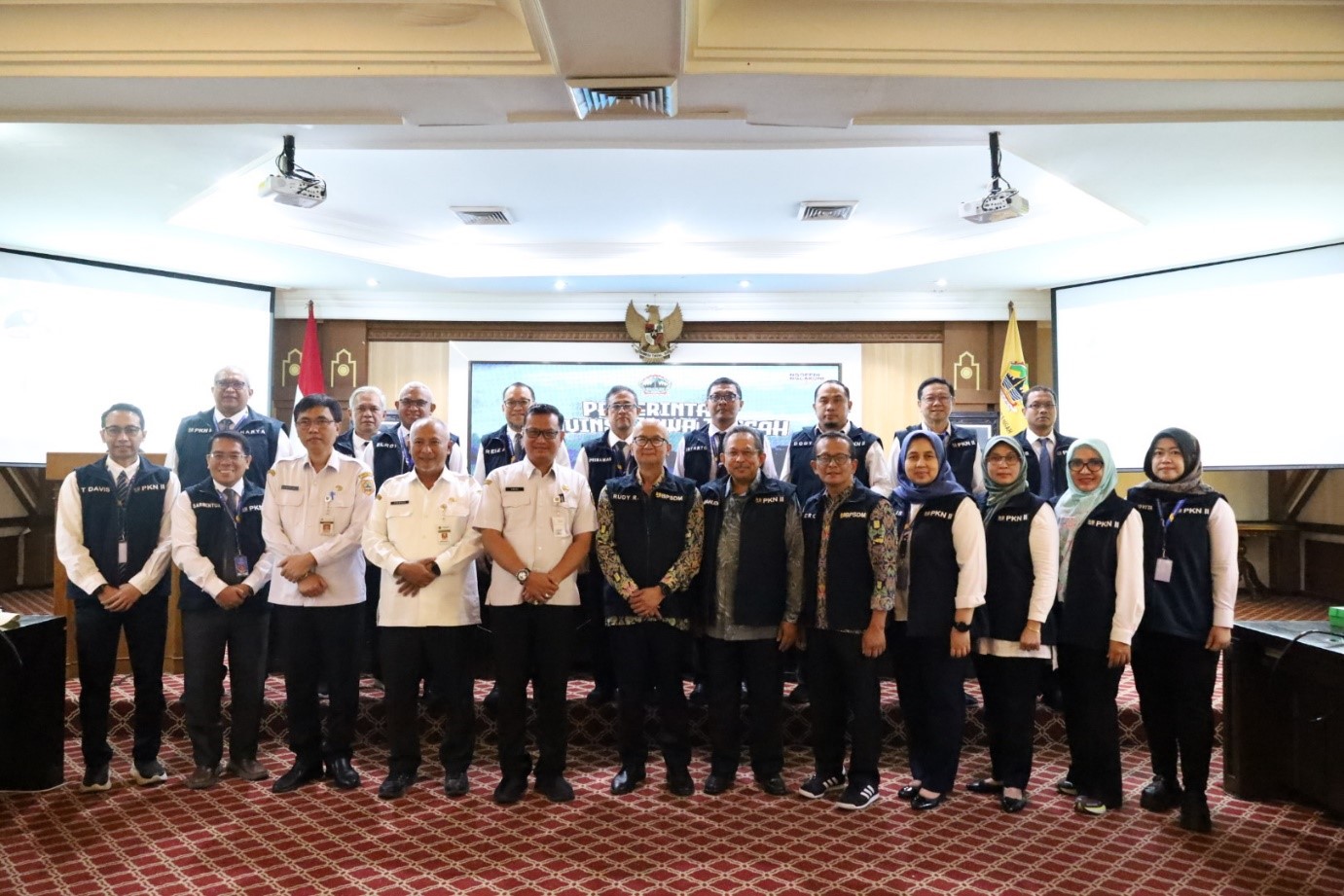 Kepala Pusbangkom Manajemen Didampingi Kepala Bapekom IV Berfoto Bersama Peserta