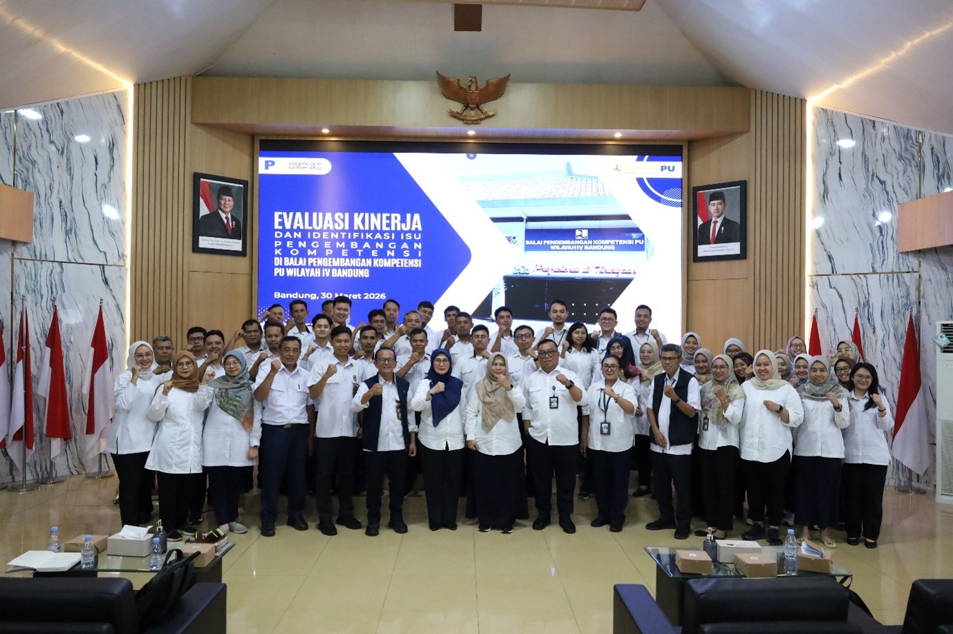 Foto Bersama Sekretaris BPSDM, Kepala Bapekom PU Wil. IV Bandung dan seluruh pegawai