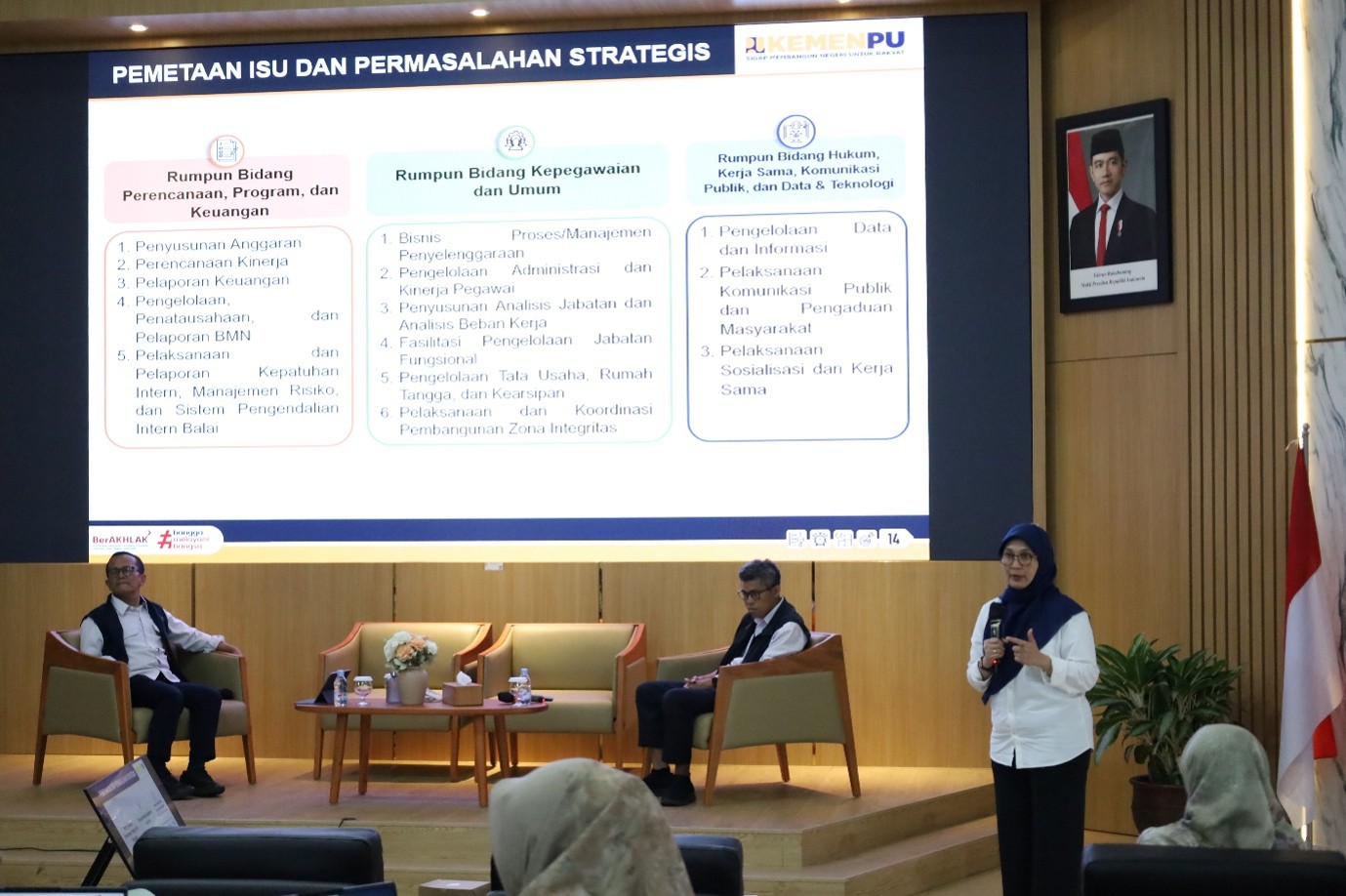 Sekretaris BPSDM menyampaikan evaluasi kinerja dan pemetaan isu Bapekom PU Wilayah IV Bandung