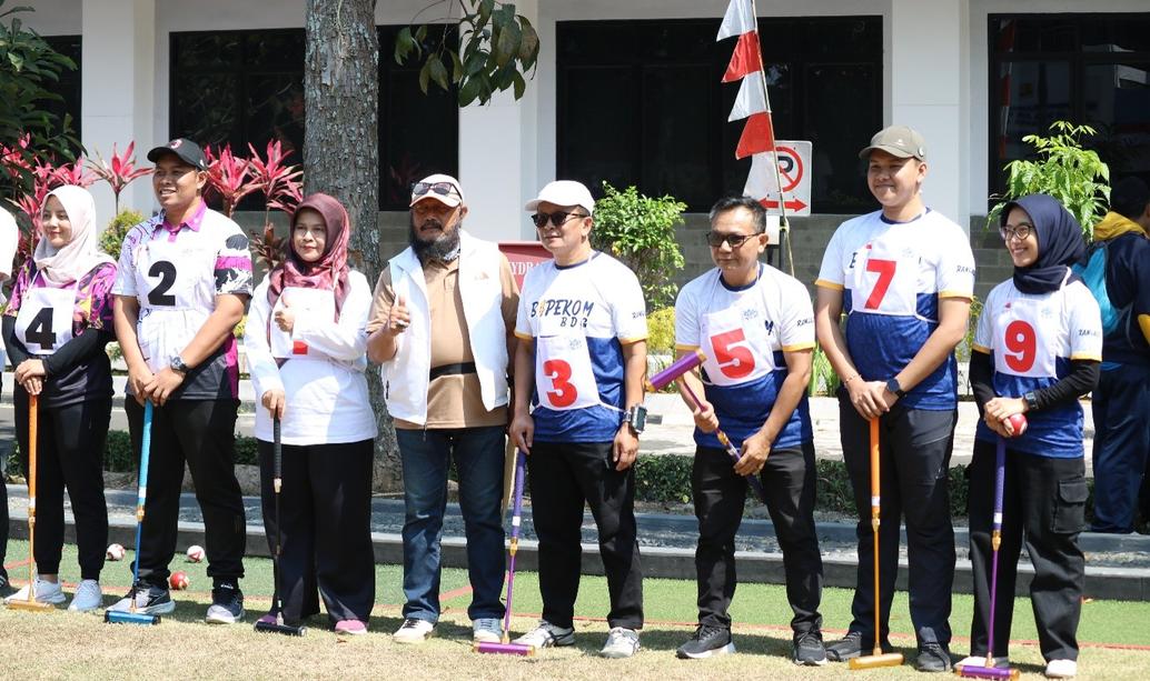Tim Gateball Bapekom PU Wilayah IV Bandung bertanding dalam perlombaan Gateball Kementerian PU Korwil Jawa Barat
