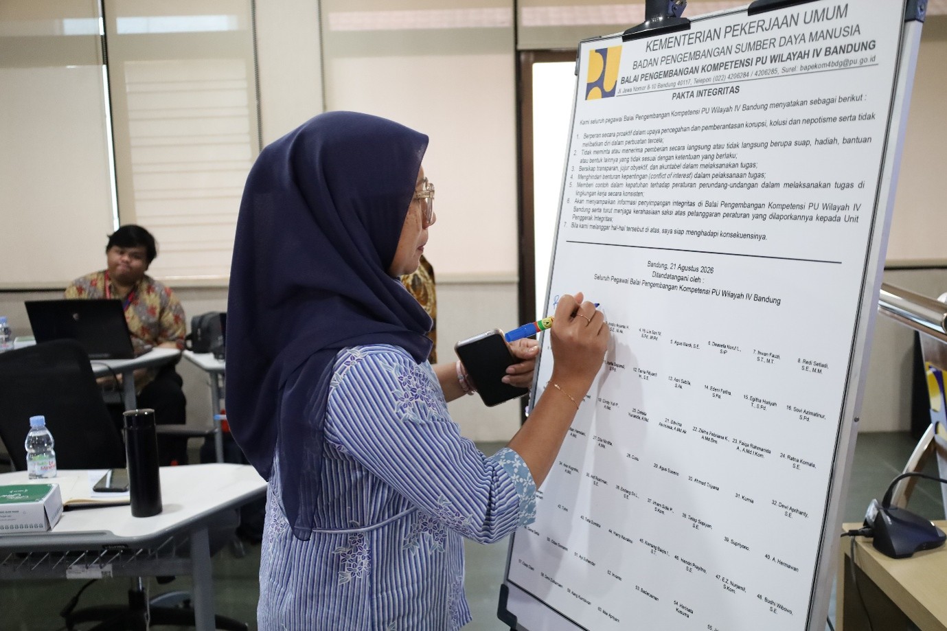 Penandatanganan Pakta Integritas oleh seluruh Pegawai Bapekom PU Wilayah IV Bandung