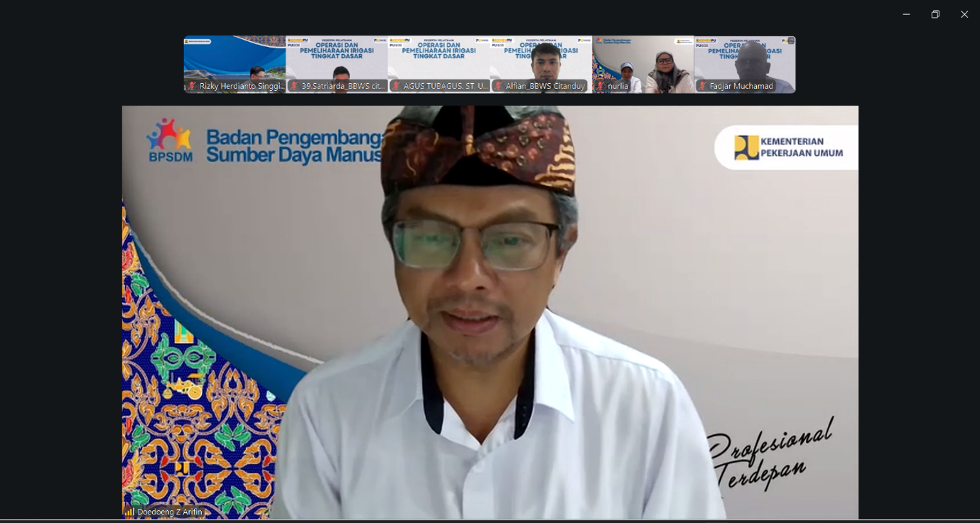 Kepala Pusbangkom SDA, Cipta Karya dan Prasarana Strategis memberikan sambutan pembukaan