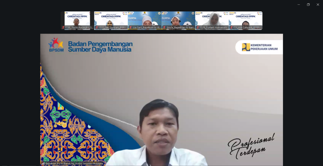 Plh. Kepala Bapekom PU Wilayah IV Bandung memberikan sambutan penutupan
