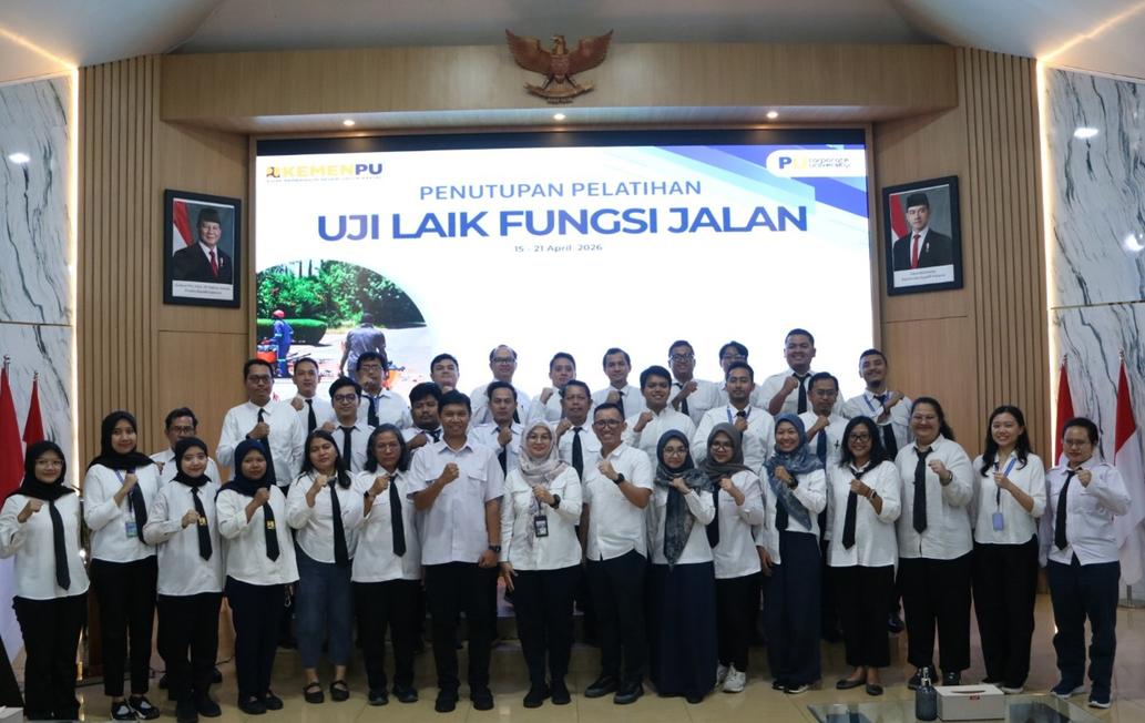 Foto Bersama Seluruh Peserta pada Pelatihan Uji Laik Fungsi Jalan