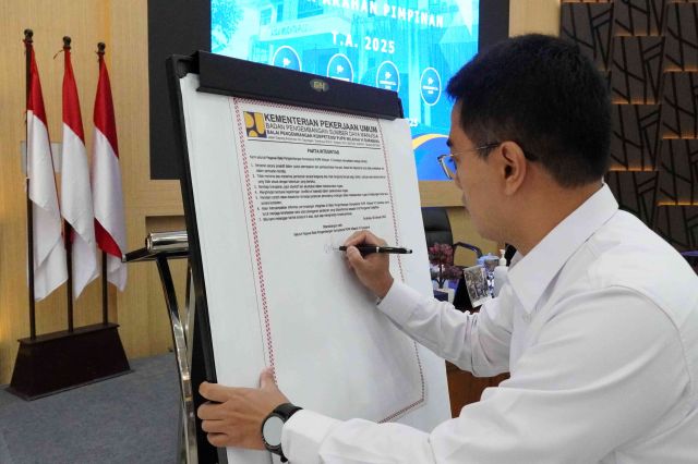 Rapat Rencana Kerja Tahun 2025 dan Tanda Tangan Pakta Integritas6