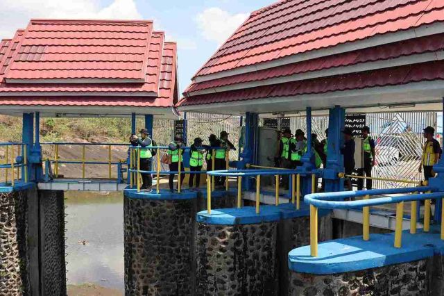 Peserta Pelatihan Perencanaan Teknis Irigasi Lakukan Kunjungan Lapangan ke Bendungan Pamukkulu - Takalar