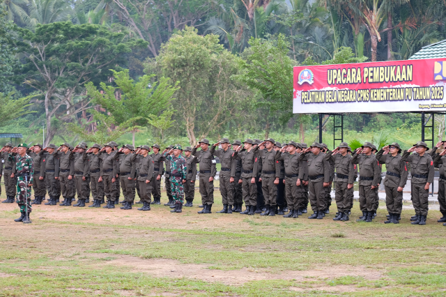 Menyalakan Api Pengabdian: Pelatihan Bela Negara Kementerian PU 2025 di RINDAM XVII/Cenderawasih Resmi Ditutup
